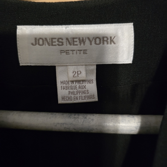 Like new Jones New York petite 3 piece tailored pants suit. - Picture 8 of 9